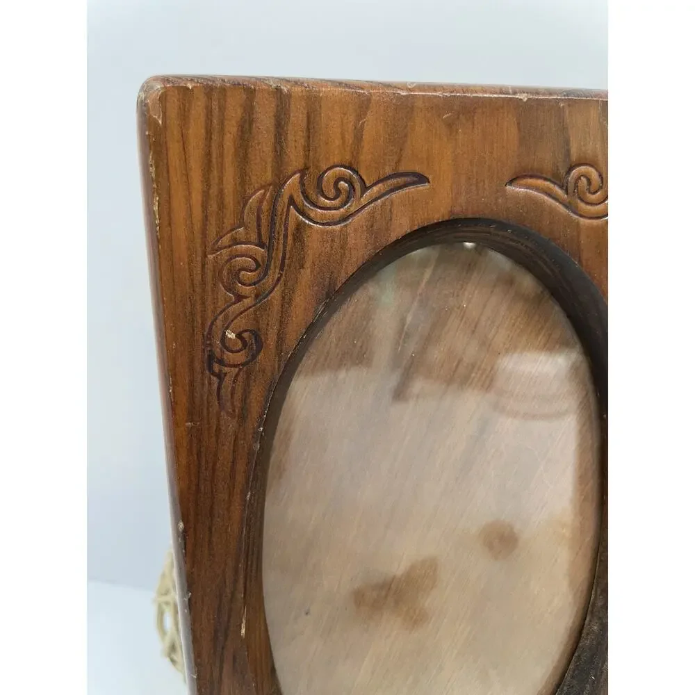 Vintage carved wood bi-fold picture frame with double oval 5x7 cut-outs
